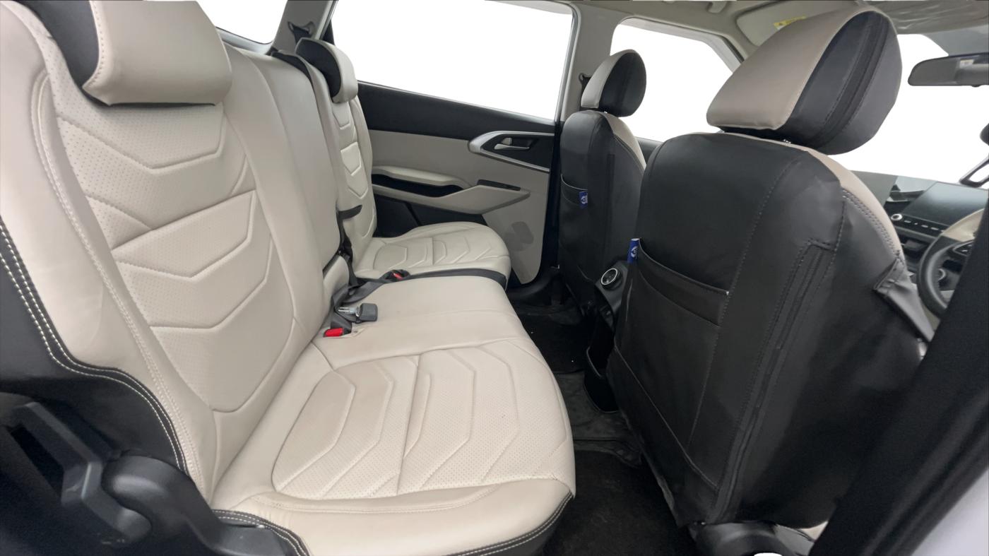 2023 KIA CARENS PRESTIGE 1.5 PETROL 7 STR, Petrol, Manual, 33,719 km, Right Side Rear Door Cabin