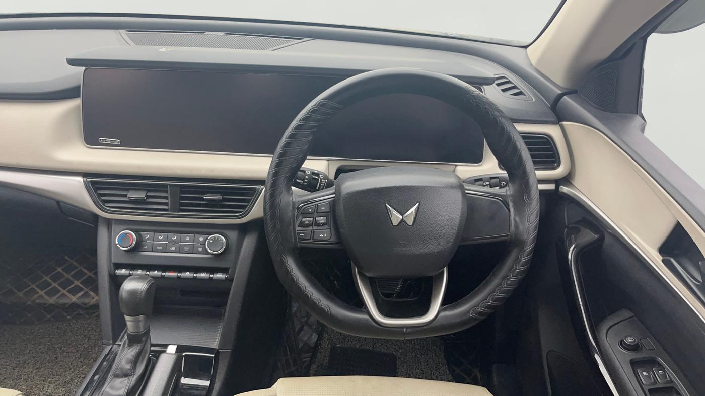 2023 Mahindra XUV700 AX 5 D AT 7 STR, Diesel, Automatic, 1,26,913 km, Steering Wheel Close Up