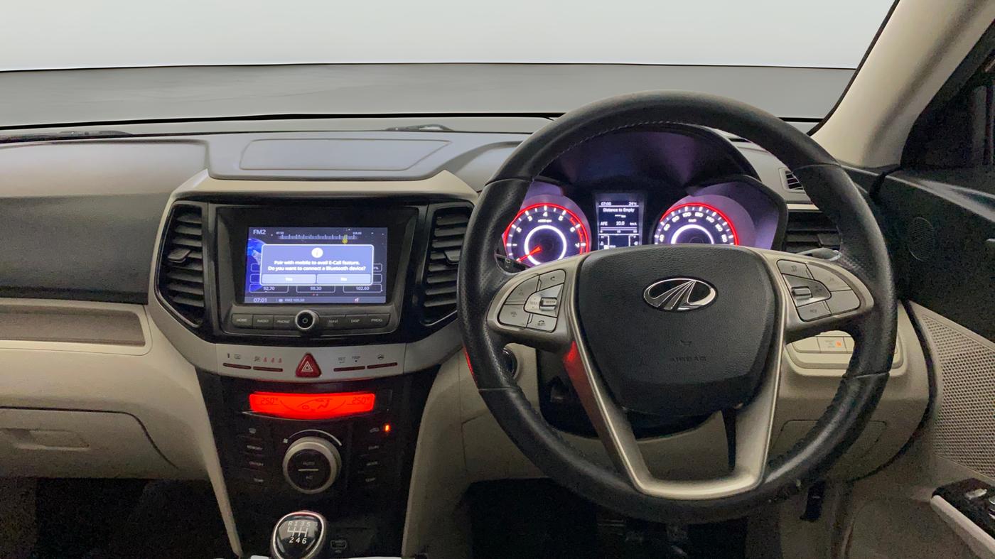 2020 Mahindra XUV300 W8 (O) 1.2 PETROL, Petrol, Manual, 44,973 km, Steering Wheel Close Up
