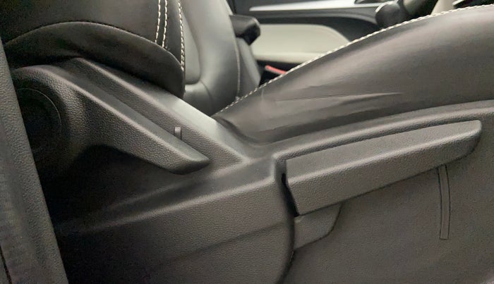 2023 MG ASTOR SUPER 1.5 MT, Petrol, Manual, 20,780 km, Driver Side Adjustment Panel