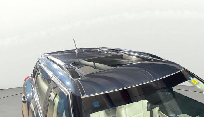 2021 Mahindra XUV300 W8 (O) 1.2 PETROL, Petrol, Manual, 93,983 km, Roof