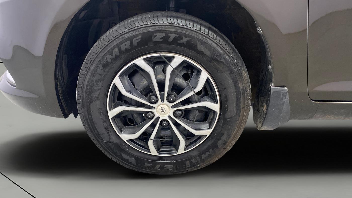 2015 Maruti Swift Dzire VXI, Petrol, Manual, 51,668 km, Left Front Wheel