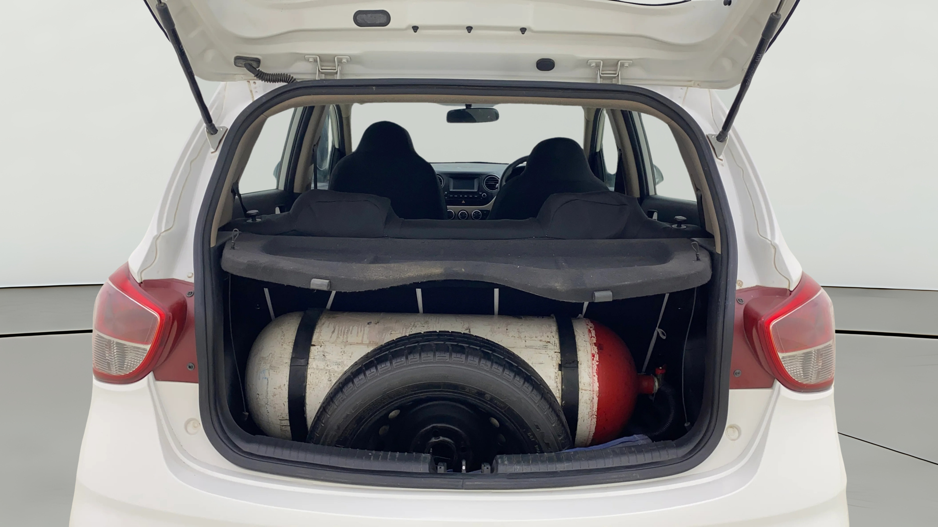 2017 Hyundai Grand i10 SPORTZ 1.2 KAPPA VTVT, CNG, Manual, 1,01,269 km, Boot Open Zoomed View