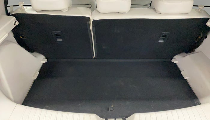 2021 Mahindra XUV300 W8 (O) 1.5 DIESEL AMT, Diesel, Automatic, 60,064 km, Boot Open Zoomed View