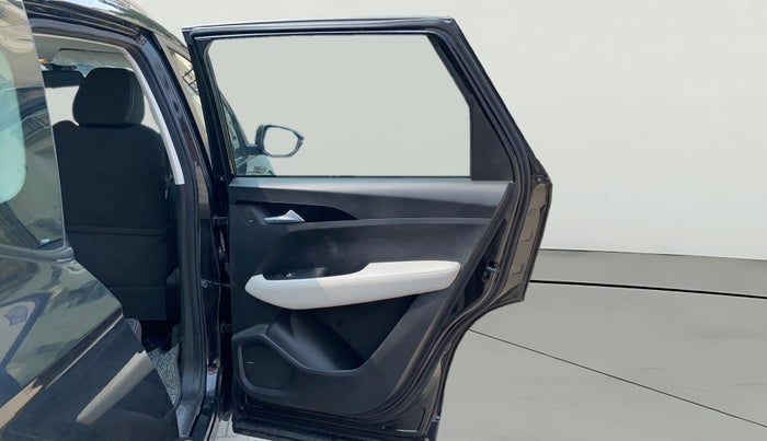 2021 MG HECTOR PLUS SUPER 1.5 PETROL TURBO HYBRID MT 7-STR, Petrol, Manual, 29,252 km, RHS Rear Door