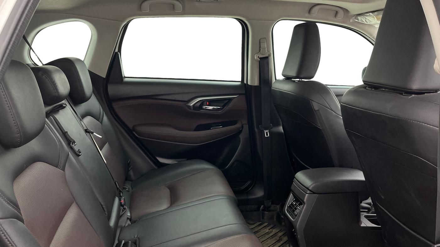 2022 Maruti Grand Vitara ALPHA SMART HYBRID AT, Petrol, Automatic, 33,060 km, Right Side Rear Door Cabin