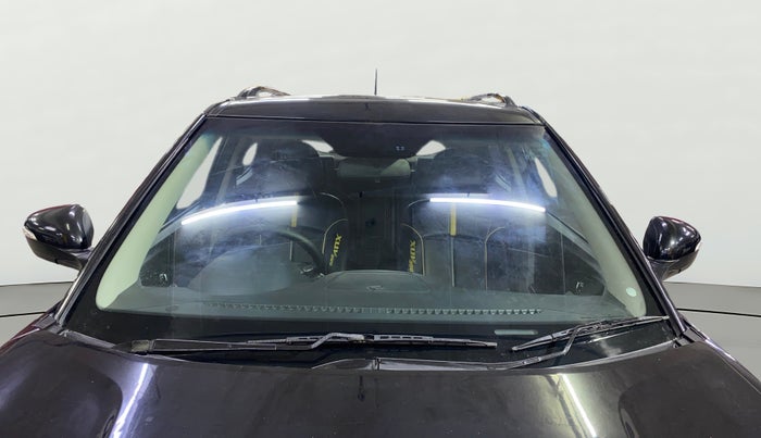 2019 Mahindra XUV300 W8 1.5 DIESEL, Diesel, Manual, 1,12,627 km, Front Windshield