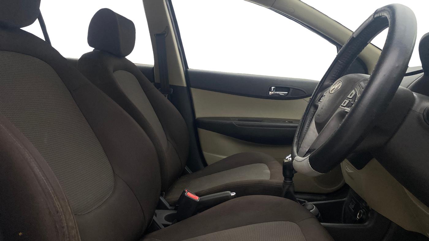 2014 Hyundai i20 ASTA 1.4 CRDI, Diesel, Manual, 1,04,057 km, Right Side Front Door Cabin