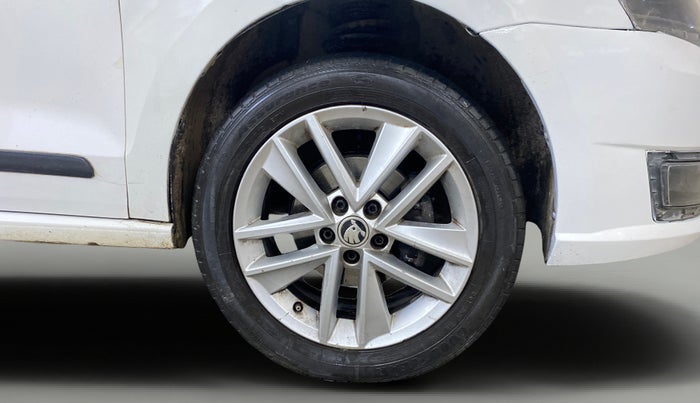 2018 Skoda Rapid STYLE 1.6 MPI AT, Petrol, Automatic, 68,232 km, Right Front Wheel