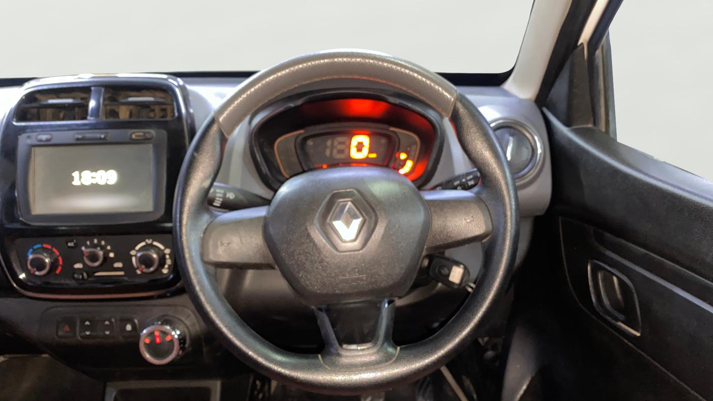 2017 Renault Kwid RXT 1.0 AMT, Petrol, Automatic, 30,365 km, Steering Wheel Close Up