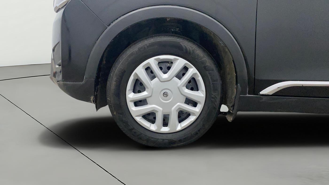 2022 Mahindra XUV300 W4 1.2 PETROL, Petrol, Manual, 40,334 km, Left Front Wheel