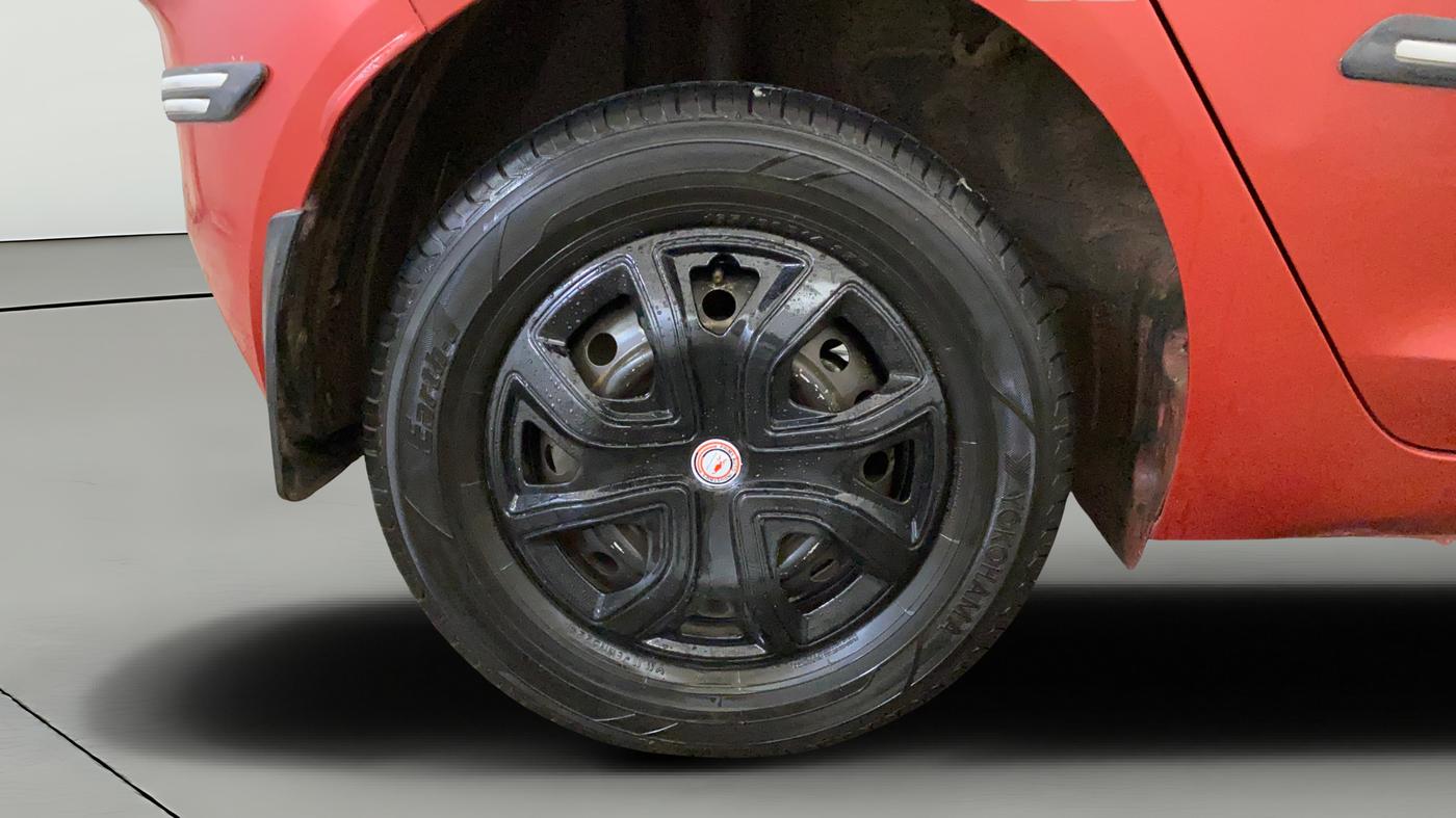 2020 Tata ALTROZ XE PETROL, Petrol, Manual, 61,819 km, Right Rear Wheel