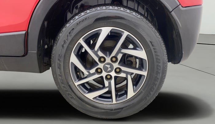 2022 Mahindra XUV300 W8 (O) 1.5 DIESEL AMT, Diesel, Automatic, 32,332 km, Left Rear Wheel