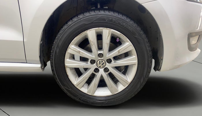 2013 Volkswagen Polo HIGHLINE1.2L, Petrol, Manual, 88,779 km, Right Front Wheel