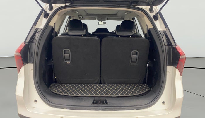2022 Mahindra XUV700 AX 5 P MT 7 STR, Petrol, Manual, 65,429 km, Boot Open Zoomed View