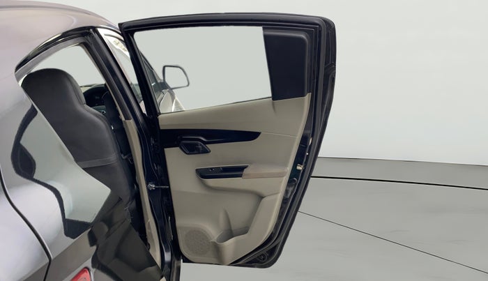 2016 Mahindra Kuv100 K8 6 STR, Petrol, Manual, 32,042 km, RHS Rear Door