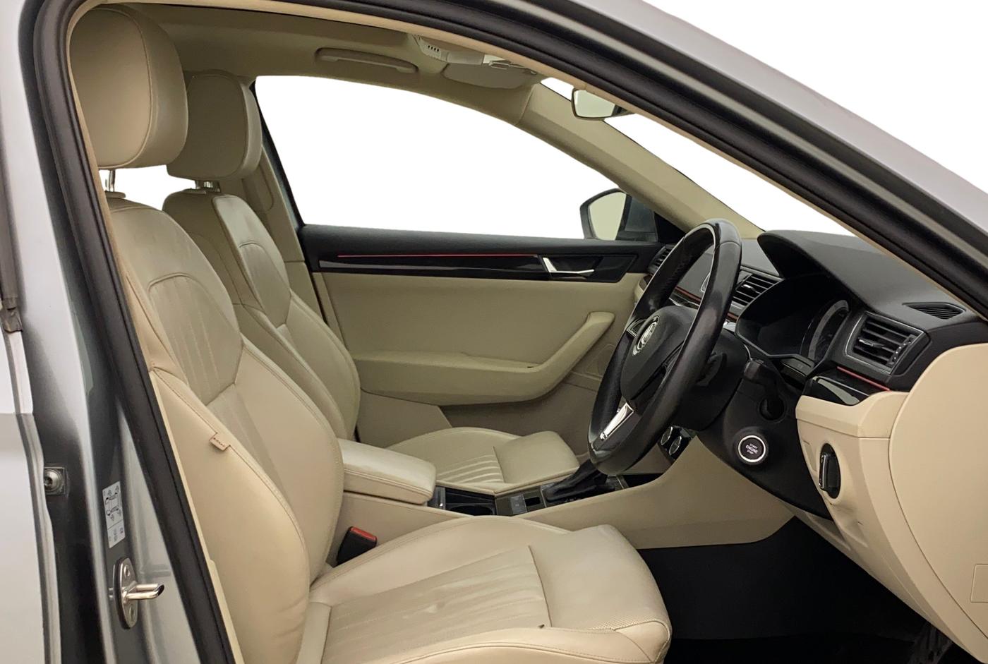 2016 Skoda Superb L&K 1.8 TSI AT, Petrol, Automatic, 51,905 km, Right Side Front Door Cabin