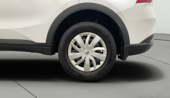 2022 Mahindra XUV700 MX D MT 5 STR, Diesel, Manual, 65,165 km, Left Rear Wheel