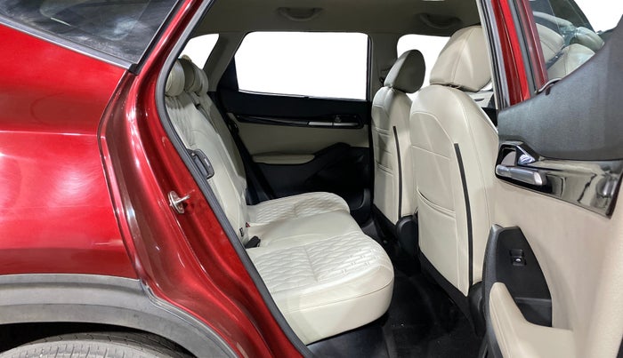 2020 KIA SELTOS HTX 1.5 PETROL, Petrol, Manual, 1,04,109 km, Right Side Rear Door Cabin