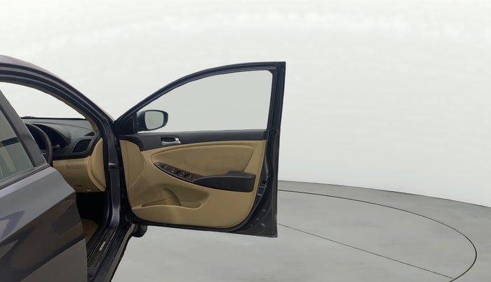 2015 Hyundai Verna FLUIDIC 4S 1.6 VTVT S(O), Petrol, Manual, 52,154 km, RHS Front Door