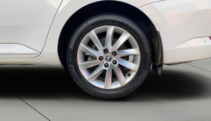 2018 Skoda Superb L&K 1.8 TSI AT, Petrol, Automatic, 82,308 km, Left Rear Wheel