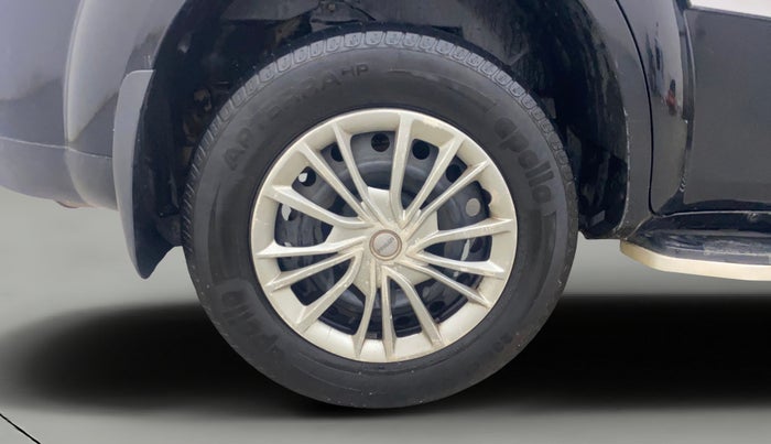 2016 Mahindra XUV500 W4, Diesel, Manual, 1,39,463 km, Right Rear Wheel