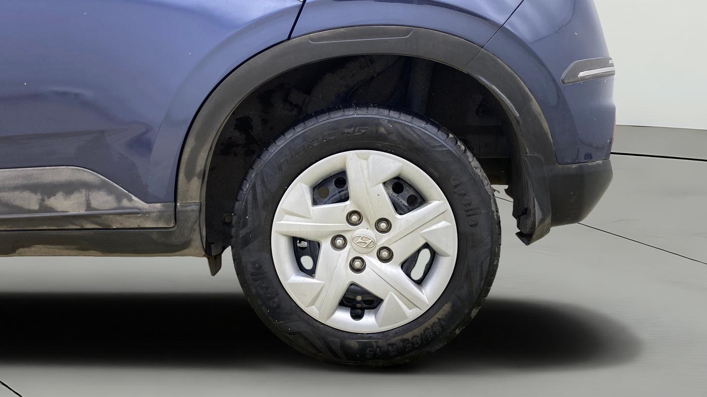 2021 Hyundai VENUE S+ 1.2, Petrol, Manual, 23,851 km, Left Rear Wheel