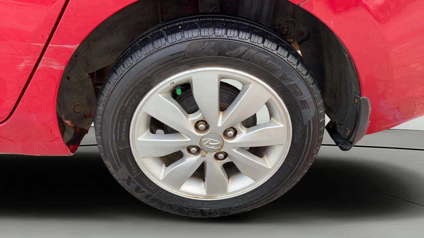 2015 Hyundai Xcent S 1.1 CRDI (O), Diesel, Manual, 1,17,780 km, Left Rear Wheel