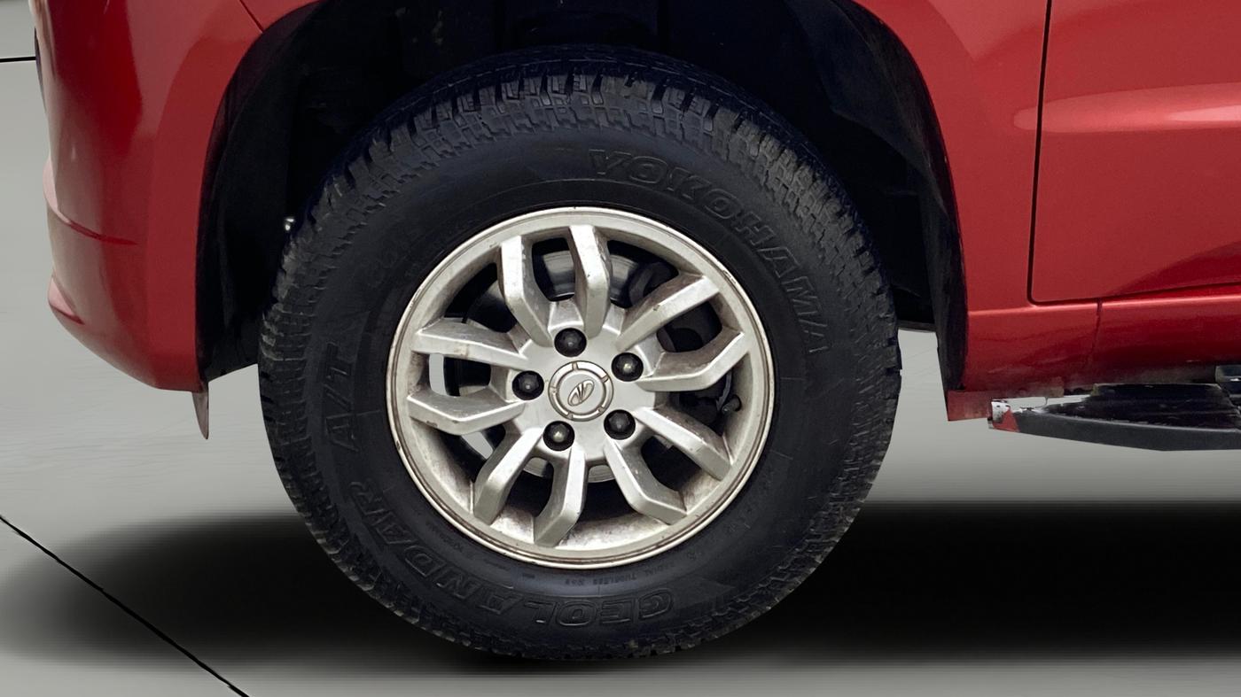 2018 Mahindra TUV300 T8, Diesel, Manual, 65,781 km, Left Front Wheel