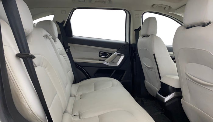 2022 Tata Harrier XTA 2.0L KRYOTEC PLUS, Diesel, Automatic, 73,326 km, Right Side Rear Door Cabin