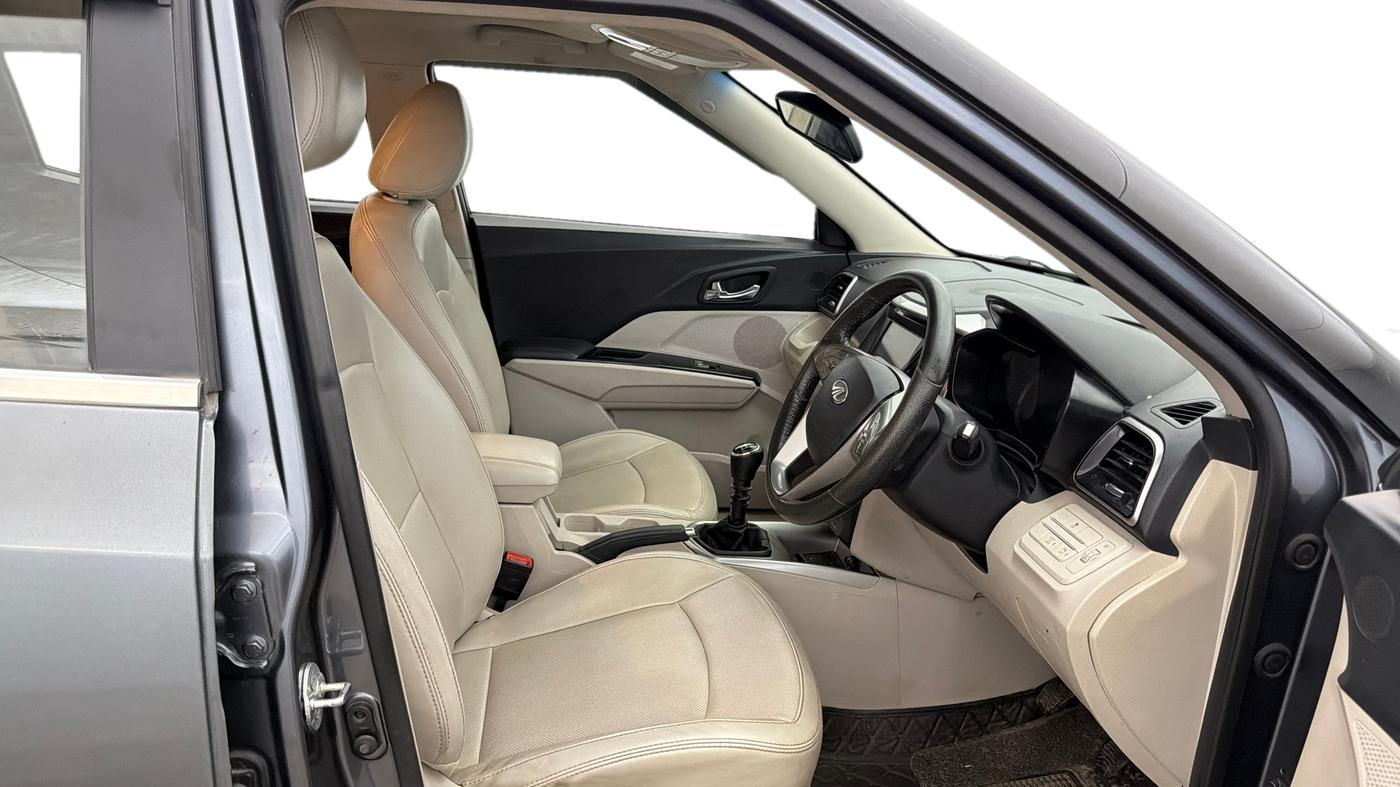 2021 Mahindra XUV300 W8 (O) 1.5 DIESEL, Diesel, Manual, 56,185 km, Right Side Front Door Cabin