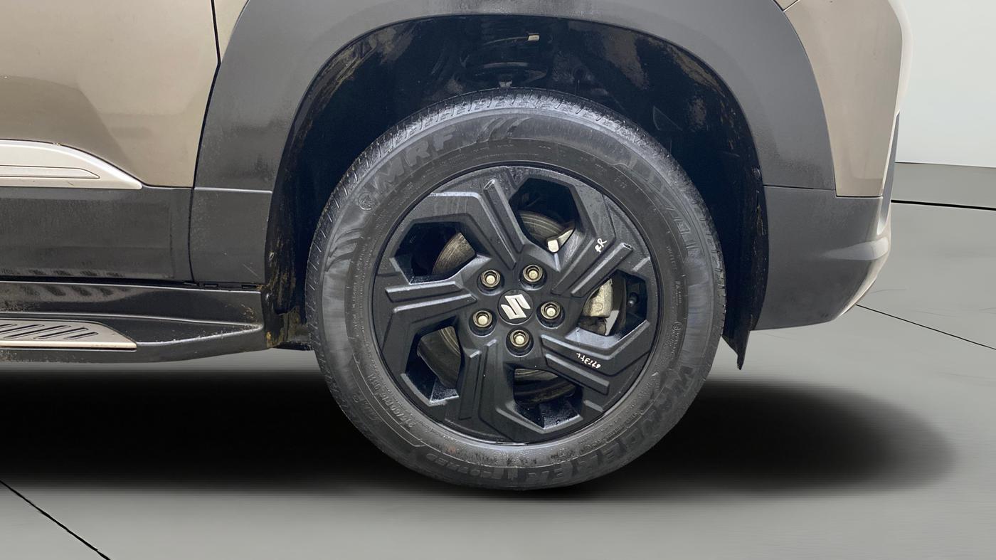 2022 Maruti BREZZA ZXI AT SMART HYBRID, Petrol, Automatic, 68,377 km, Right Front Wheel