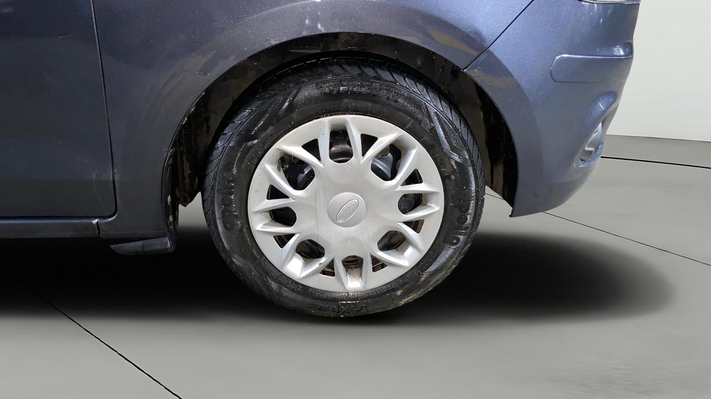 2015 Ford Figo Aspire TREND 1.2 PETROL, Petrol, Manual, 15,107 km, Right Front Wheel