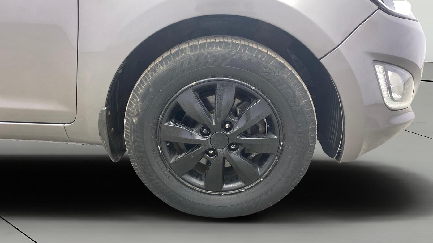 2014 Hyundai Elite i20 SPORTZ 1.4 CRDI, Diesel, Manual, 1,37,256 km, Right Front Wheel
