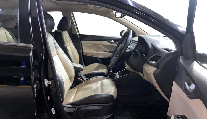 2018 Hyundai Verna 1.6 VTVT SX O, Petrol, Manual, 29,011 km, Right Side Front Door Cabin