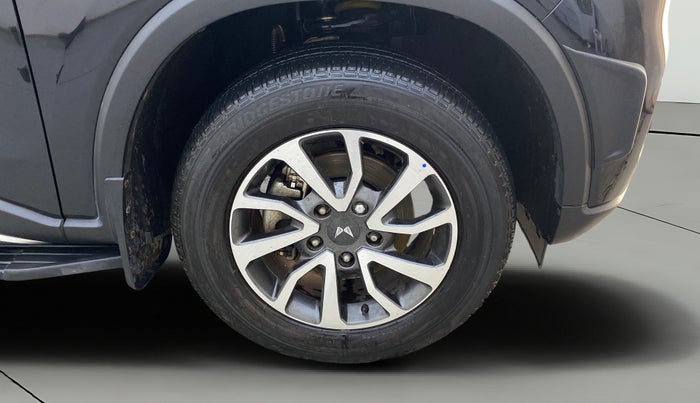 2023 Mahindra SCORPIO-N Z8 PETROL AT 7 STR, Petrol, Automatic, 7,472 km, Right Front Wheel