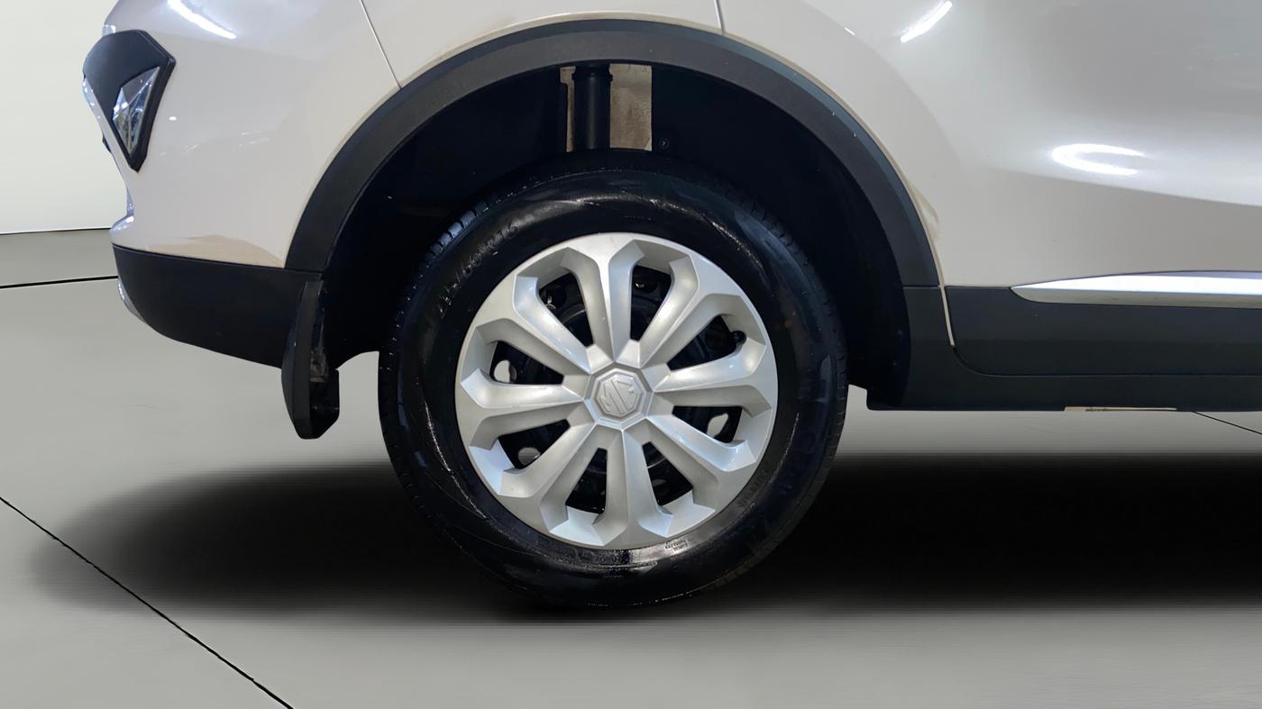 2024 MG ASTOR Sprint 1.5 MT (Ivory), Petrol, Manual, 7,166 km, Right Rear Wheel