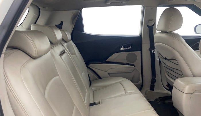 2021 Mahindra XUV300 W8 (O) 1.5 DIESEL, Diesel, Manual, 62,543 km, Right Side Rear Door Cabin