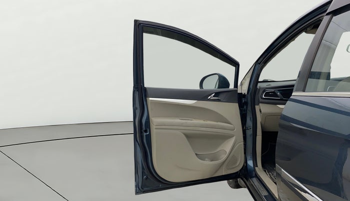 2019 Mahindra MARAZZO M6 8 STR, Diesel, Manual, 81,371 km, LHS Front Door