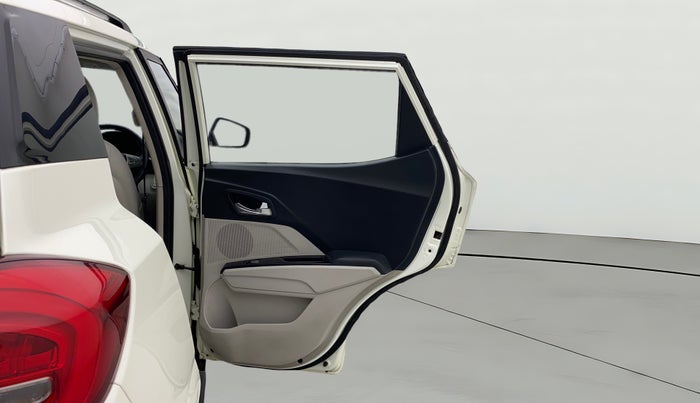 2021 Mahindra XUV300 W8 (O) 1.2 PETROL AMT, Petrol, Automatic, 48,959 km, RHS Rear Door