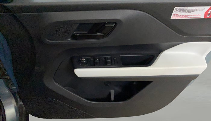 2021 Tata PUNCH ACCOMPLISHED AMT, Petrol, Automatic, 42,367 km, Driver Side Door Panels Control