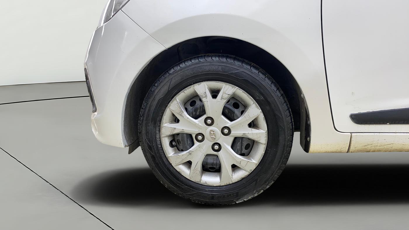 2015 Hyundai Grand i10 SPORTZ 1.2 KAPPA VTVT, Petrol, Manual, 30,336 km, Left Front Wheel