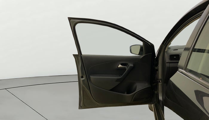 2015 Volkswagen Polo COMFORTLINE 1.2L, Petrol, Manual, 88,060 km, LHS Front Door