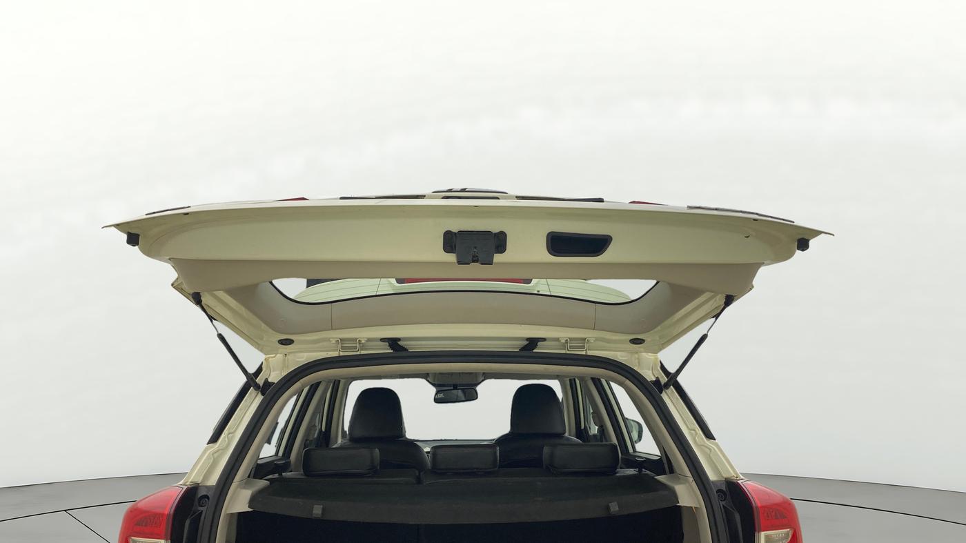 2020 Mahindra XUV300 W8 1.5 DIESEL, Diesel, Manual, 45,333 km, Boot Door Open