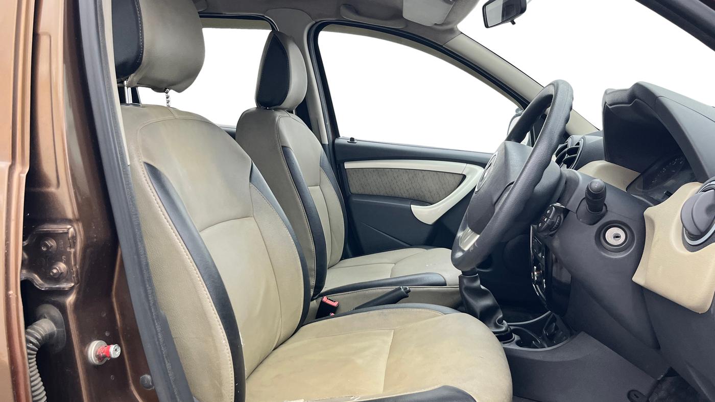 2013 Renault Duster 85 PS RXL DIESEL, Diesel, Manual, 1,21,776 km, Right Side Front Door Cabin
