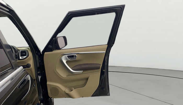 2017 Mahindra TUV300 T8 AMT, Diesel, Automatic, 95,597 km, RHS Front Door