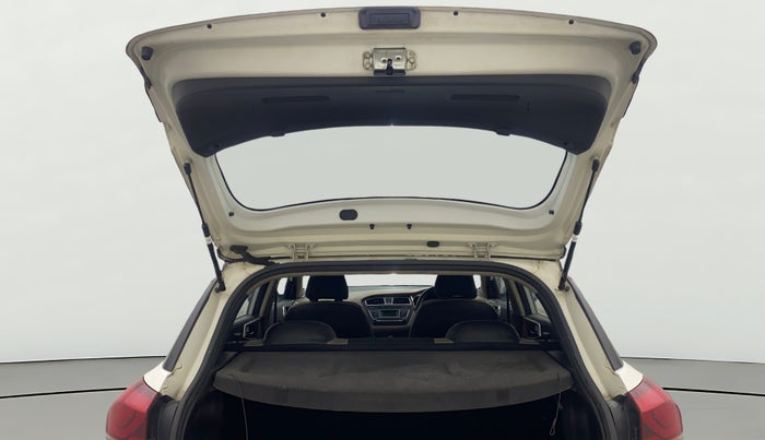 2017 Hyundai Elite i20 MAGNA 1.4 AT, Petrol, Automatic, 33,734 km, Boot Door Open