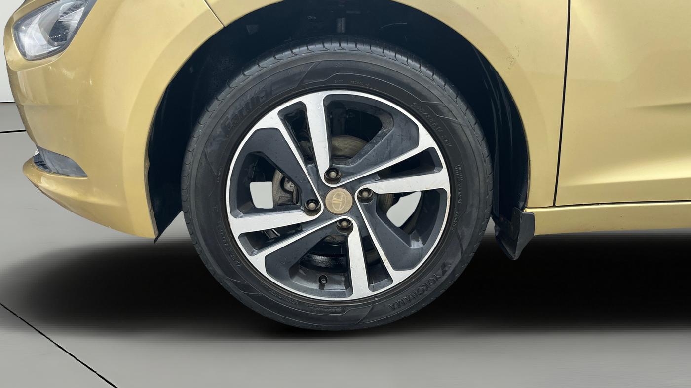 2020 Tata ALTROZ XZ PETROL, Petrol, Manual, 1,15,804 km, Left Front Wheel