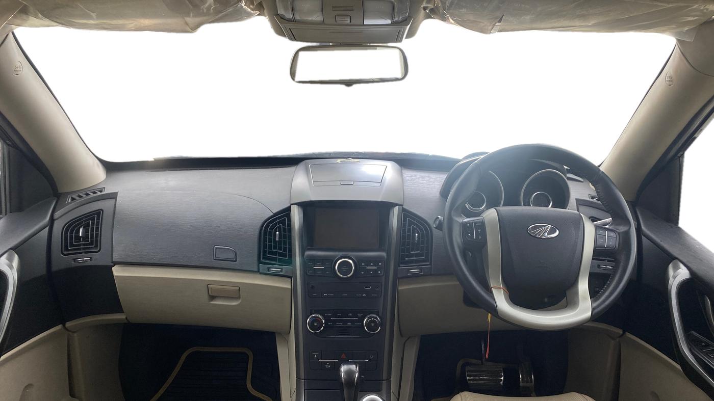 2017 Mahindra XUV500 W10 AT, Diesel, Automatic, 56,401 km, Dashboard