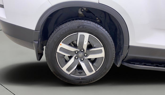 2024 Tata Safari ADVENTURE PLUS, Diesel, Manual, 29,863 km, Right Rear Wheel